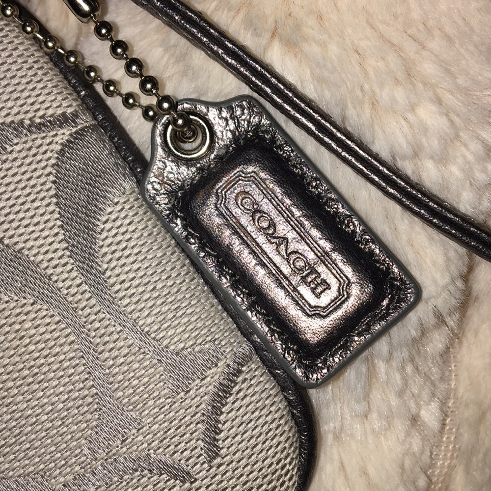COACH WRISTLET! - Picture 3 of 7